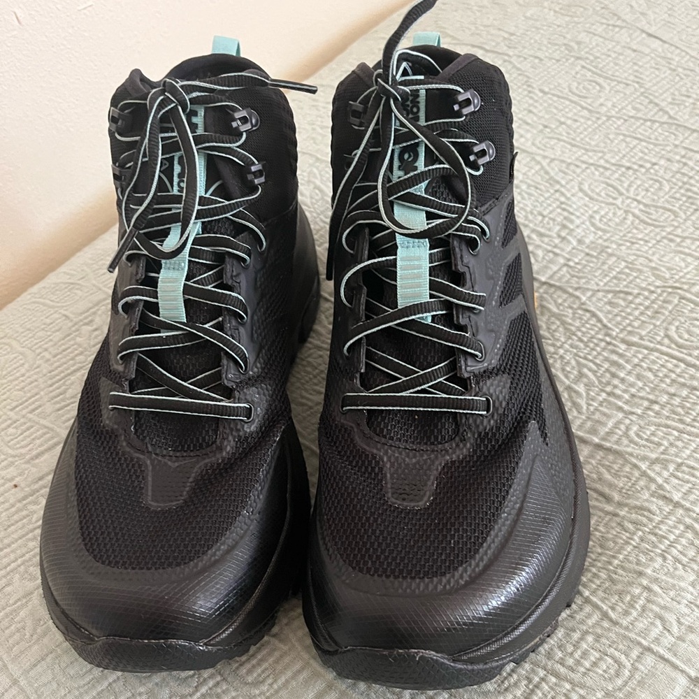 Great Hoka ankle high boots 10.5